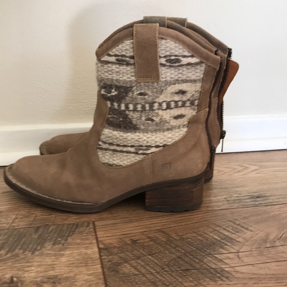 Short suede western boots